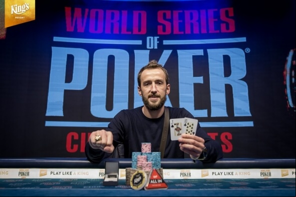Jakub Oliva se v roce 2019 stal šampionem Main Eventu WSOP Circuit. Další edice turnaje v King's Resortu garantuje €1.000.000