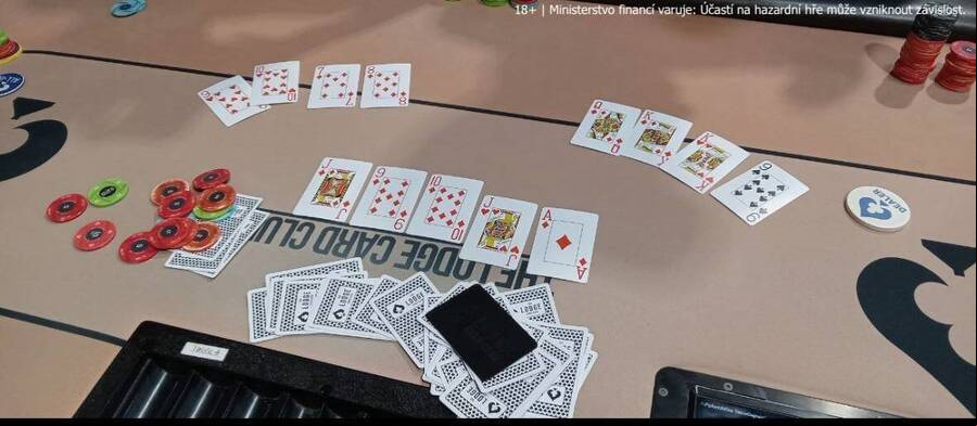 Výjimečná sehrávka v texaské PLO cash game – bad beat jackpot zhatil river.