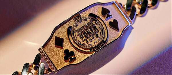 WSOP 2025 bracelet od PokerGO.com